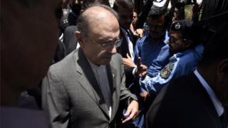 Asif Ali Zardari outside curt