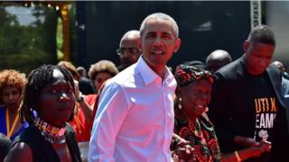 Obama, Auma Obama (kushoto) Sarah Obama (kulia)