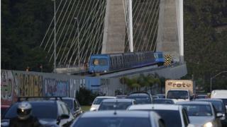 Linha 4 do Metrô, chegada à estação Jardim Oceânico, na Barra da Tijuca, no Rio de Janeiro.