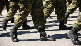 Reforma mantém pensão antecipada para família de militares expulsos Reforma mantém pensão antecipada para família de militares expulsos