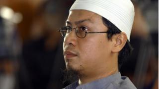 Rois di persidangan di Pengadilan Jakarta Selatan pada 2005.