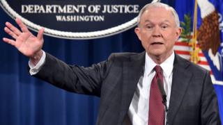 Jeff Sessions en conferencia de prensa