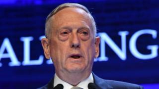 Bộ trưởng Quốc phòng Hoa Kỳ James Mattis tại Singapore hôm 2/6