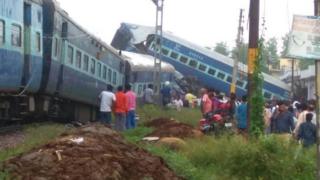 உ.பி.,யில் விரைவு ரயில் தடம் புரண்டதில் 4 பேர் பலி