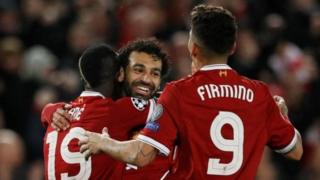 Mohammed Salah ariko arishimana n'abo bakinana inyuma yo gutsinda Roma ibitego 5-2