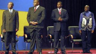 Abdoulaye Yerodia, premier à partir de la droite, lors de la prestation de serment des quatre vice-présidents congolais en 2003, à Kinshasa