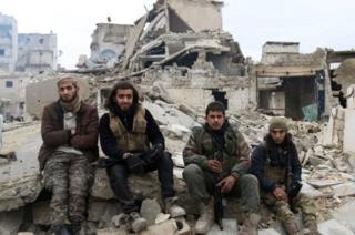Перемирие в Сирии установилось с декабря прошлого года. При этом все стороны периодически заявляют о его нарушениях
