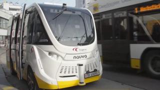 Driverless bus