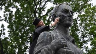 Памятник Сковороде