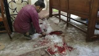 Les victimes de l'explosion près de la cathédrale Saint Marc sont principalement des femmes et des enfants