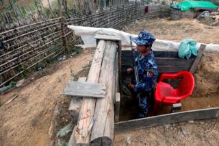 အေအေဘက်က လက်နက်ကြီးတွေနဲ့ပါ ပစ်ခတ်ခဲ့တယ်လို့ ရဲတပ်ဖွဲ့ ပြော