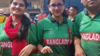 ওভাল স্টেডিয়ামের বাইরে বাংলাদেশি সমর্থকরা