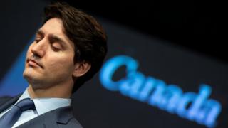 Премьер-министр Канады Джастин Трюдо отвечает на вопросы прессы после объявления в Канадском космическом агентстве