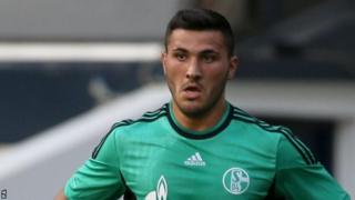 Kolasinac agiye gusinya amasezerano y'imyaka itanu mu ba Gunners