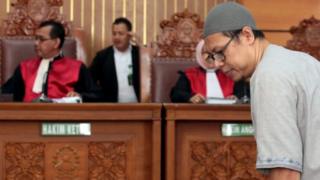   The head of the Jamaah Ansharut Daulah entered the South Jakarta District Court hearing room on July 31, 2018. 