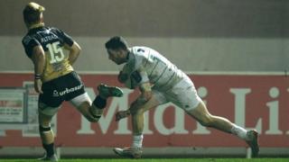 Alex Cuthbert scores Blues' try