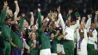 south-africa-win-trophy.