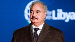 Xukeemadda Libya waxay sheegtay in diyaaradaha duqaymaha gaystay uu lahaa general-ka fallaagoobay ee Khalif Xaftar.