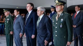 Bolsonaro com militares