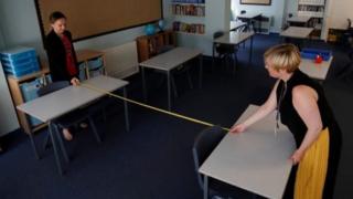 Primary school teachers measure distances inside a classroom