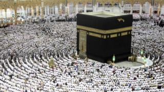 کعبه کانون عبادت همه مسلمانان جهان و مقدسترین مکان آنهاست