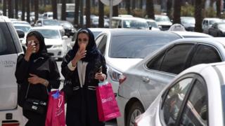 Awali viongozi wa Saudi walisema wanawake hawawezi kuendesha magari kwa kuwa jamii 'ilikataa'