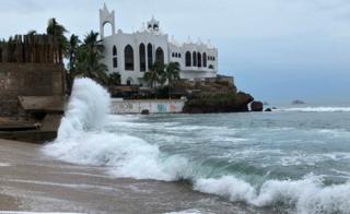 Imagen de la costa de Mazatlan, en el estado mexicano de Sinaloa, antes de la llegada del huracán Willa.