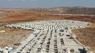 معسكر الهلال الأحمر في تركيا، قرب الحدود مع سوريا، يضم حوالي مليون لاجئ سوري