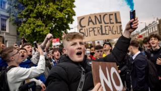 Chelsea fans protest against the European Super League