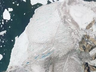 Milne Ice Shelf em 26 de julho