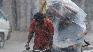 ঢাকায় গত কয়েকদিন ধরে টানা বৃষ্টিপাত হচ্ছে।