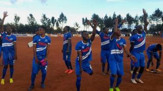Abakinnyi ba Rayon Sport bishimira intsinzi ku kivuga cya Kirehe FC