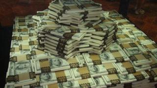 Heap of moni.