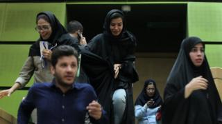 İlerleyen dakikalarda tüm milletvekilleri binadan tahliye edildi