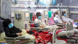 Pacientes con insuficiencia renal en tratamiento en un hospital de Taez, Yemen (06/08/20)