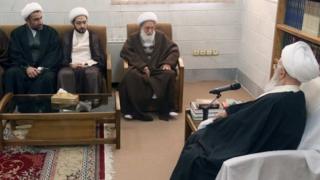 شیخ عیسی قاسم از جمله با ناصر مکارم شیرازی از مراجع پرنفوذ در قم دیدار کرده است