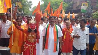 কলকাতায় রামনবমীর মিছিলে নেতৃত্ব দিচ্ছেন বিজেপির এক প্রার্থী