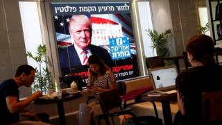 دونالد ترامپ میتواند با پشتیبانی از انتقال احتمالی سفارت آمریکا به بیت المقدس حامیان یهودی خود را خوشحال کند