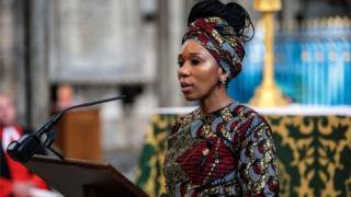 Zamaswazi Dlamini-Mandela em missa em homenagem a Mandela no Reino Unido