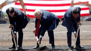 U.S. President Donald Trump (C) takes part in a groundbreaking with Wisconsin Governor Scott Walker (L) and Foxconn Chairman Terry Gou during a visit to Foxconn"s new site in Mount Pleasant, Wisconsin, U.S., June 28, 2018