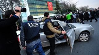 Arşiv fotoğrafında polis