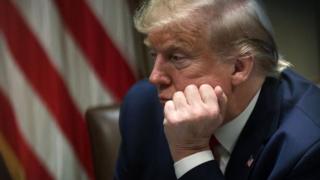 Bwana Trump yanze kwitaba inteko iri kwiga ku kumweguza