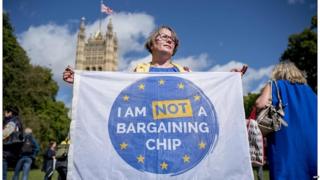 メイ氏は、英国民とEU市民の将来は常に「最優先」事項だと話す