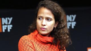 Mati Diop, la réalisatrice du long métrage "Atlantique", le seul film venu d'Afrique à être présenté en compétition officielle du Festival de Cannes 2019.