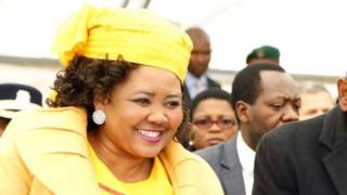 'Yan sanda na neman matar Firai Minista Thabane