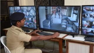 స్ట్రాంగ్ రూమ్లో ఈవీఎంలు