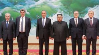 Kulanka hoggamiyaha Kuuriyada waqooyi Kim Jong-un iyo wasiirka arrimaha Ruushka Sargei Lavrov