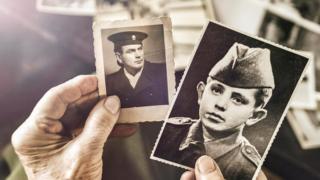 Анын сентименталдуу баалуулугу ушунда, эски буюмду таштандыга ыргытып жиберүү менен сиз эскерүүлөрүңүздү кошо ыргыткандай болосуз деп белгилейт Грегори