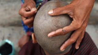 Nwaanyị a na-akpụ isi