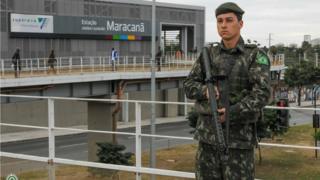Soldado em patrulhamento